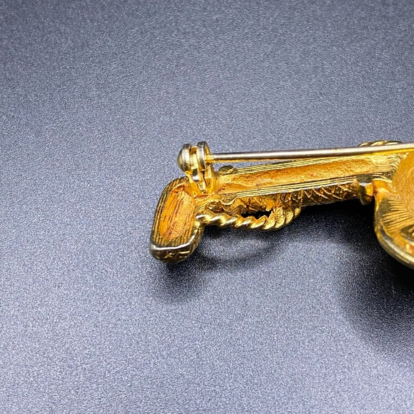 Maeve Carr New York GoldTone Equestrian Jockey Riding Crop & Cap Brooch - Picture 2 of 11